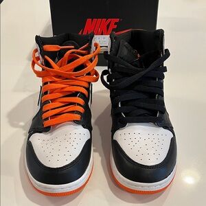 Nike Air Jordan 1 Retro High OG GS White Black Electro Orange. 6.5 youth Euro 39